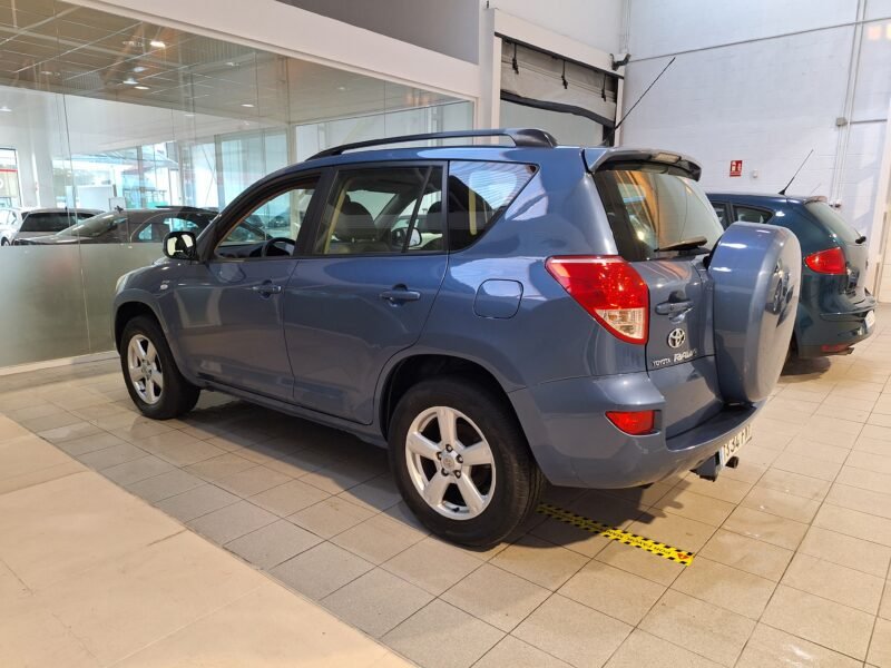 TOYOTA Rav4 2.2 D4D