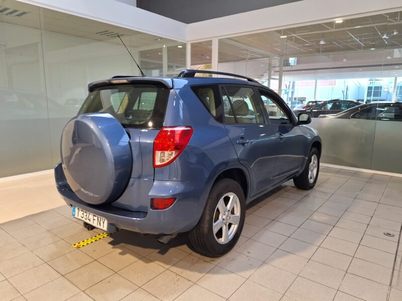 TOYOTA Rav4 2.2 D4D