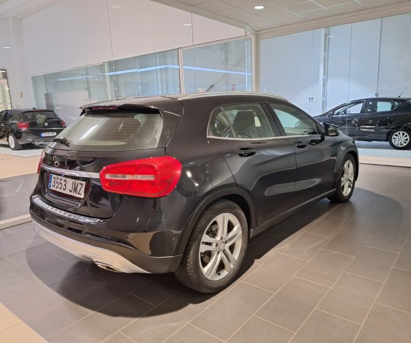MERCEDES-BENZ GLA 220CDI